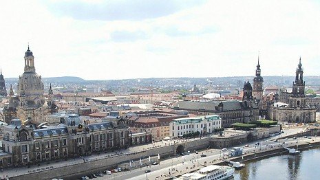 dresden altstadtufer stadtsilhouette 