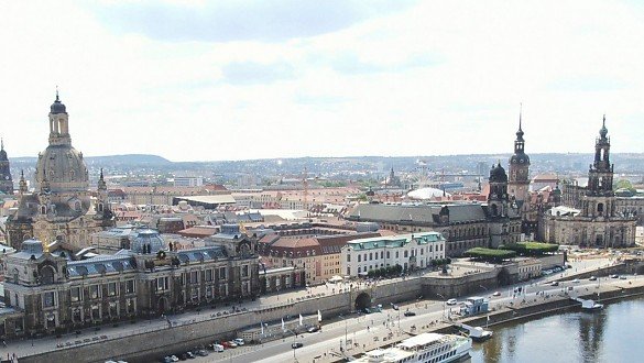 dresden altstadtufer stadtsilhouette 