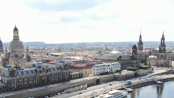 dresden altstadtufer stadtsilhouette 