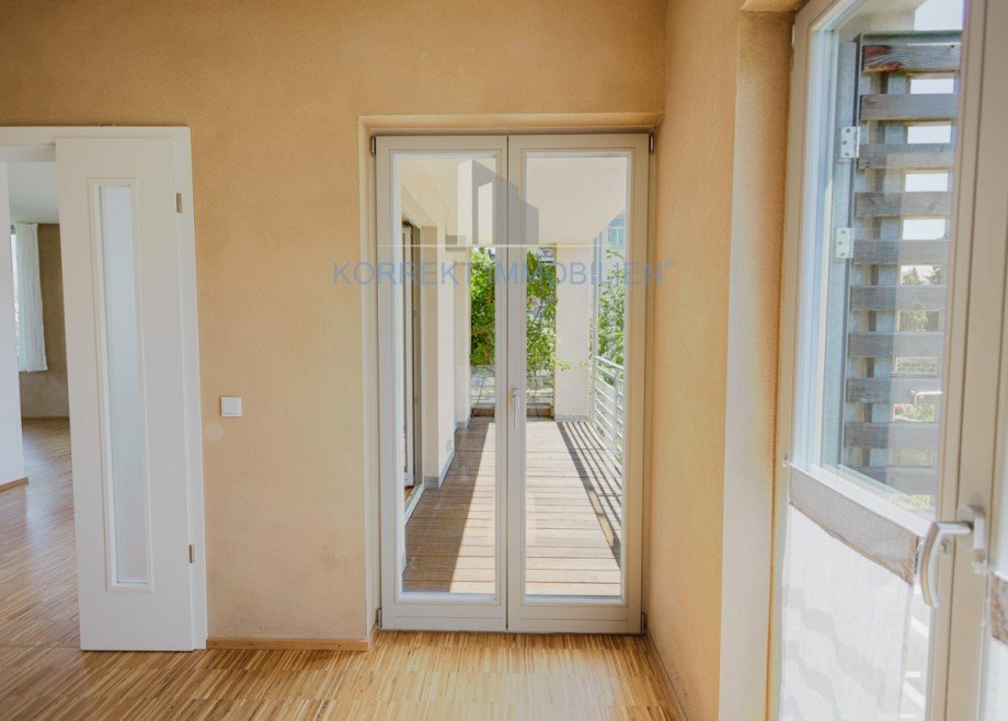 Wohnzimmer mit Balkon Maisonettewohnung Dresden