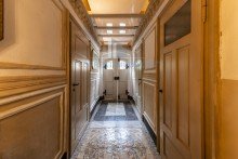 Hausflur Haupthaus Wohn- & Gesch�ftshaus in der Altstadt von Mei�en. 
9 Wohnungen, davon 3 lukrativ als Ferienwohnungen genutzt.