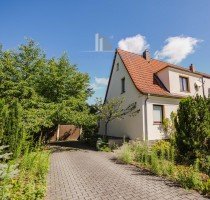 Hauptbild Ihr neues Zuhause - Doppelhaushälfte auf 1.040 m² Grundstück, Doppelgarage & Nebengebäude - Bevorzugte Wohnlage in Coswig.