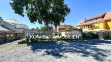 Westseite Geb�ude mit Zufahrt & Stellplatzfl�chen Historisches Wohn- und Gesch�ftshaus in bester Lage von Dresden-Pillnitz: Wohnen, Arbeiten und Entwickeln mit Blick auf das Schlossensemble
