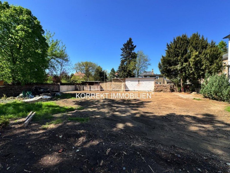 Bauland in 2. Reihe Radebeul - Radebeul Wohngrundst�ck **Exklusives Baugrundst�ck f�r ein Doppelhaus in zweiter Reihe - Wohnen mit Stil in Radebeul**