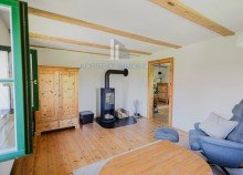 Eigent�merwohnung Wohnbereich mit Kamin �kologisch sanierter Dreiseitenhof in Alleinlage | 11.592 m� Grundst�ck | Ferienwohnungen | Nationalpark S�chsische Schweiz in Struppen, bei Pirna - unweit der LH Dresden. Wohnen, wo andere Urlaub machen.