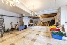 Saal im Seitengeb�ude Wohn- & Gesch�ftshaus in der Altstadt von Mei�en. 
9 Wohnungen, davon 3 lukrativ als Ferienwohnungen genutzt.