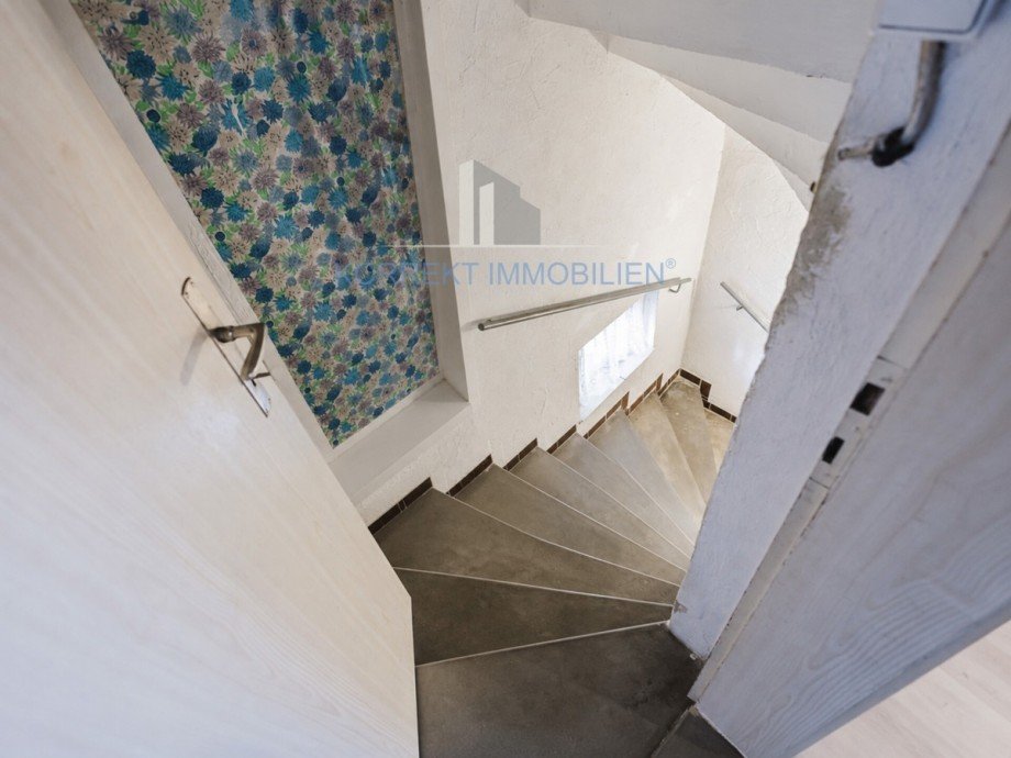 Treppe zum Untergeschoss Doppelhaush�lfte Coswig