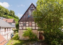Giebelansicht �ber 300 Jahre Geschichte: Fachwerkhaus f�r Naturliebhaber in Hohnstein im NP S�chsische Schweiz. 
Ihr R�ckzugsort f�r Naturliebhaber, Wanderfreunde und Individualisten