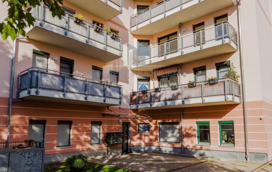 Hauseingang Etagenwohnung Dresden / Cotta