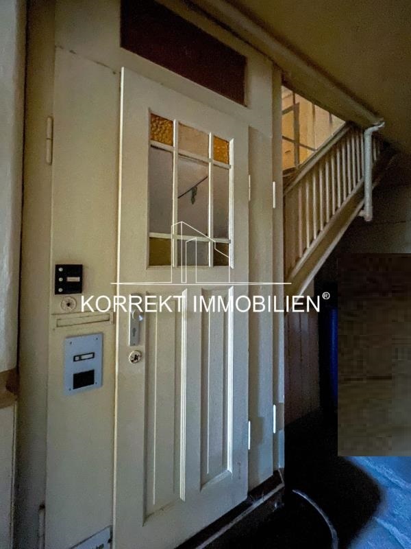 Flur und Treppenhaus mit stilechten Holzt�ren Wohn- / Gesch�ftshaus Pulsnitz