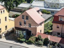 Wohn- und Gesch�ftshaus Stra�enansicht Historisches Wohn- und Gesch�ftshaus in bester Lage von Dresden-Pillnitz: Wohnen, Arbeiten und Entwickeln mit Blick auf das Schlossensemble