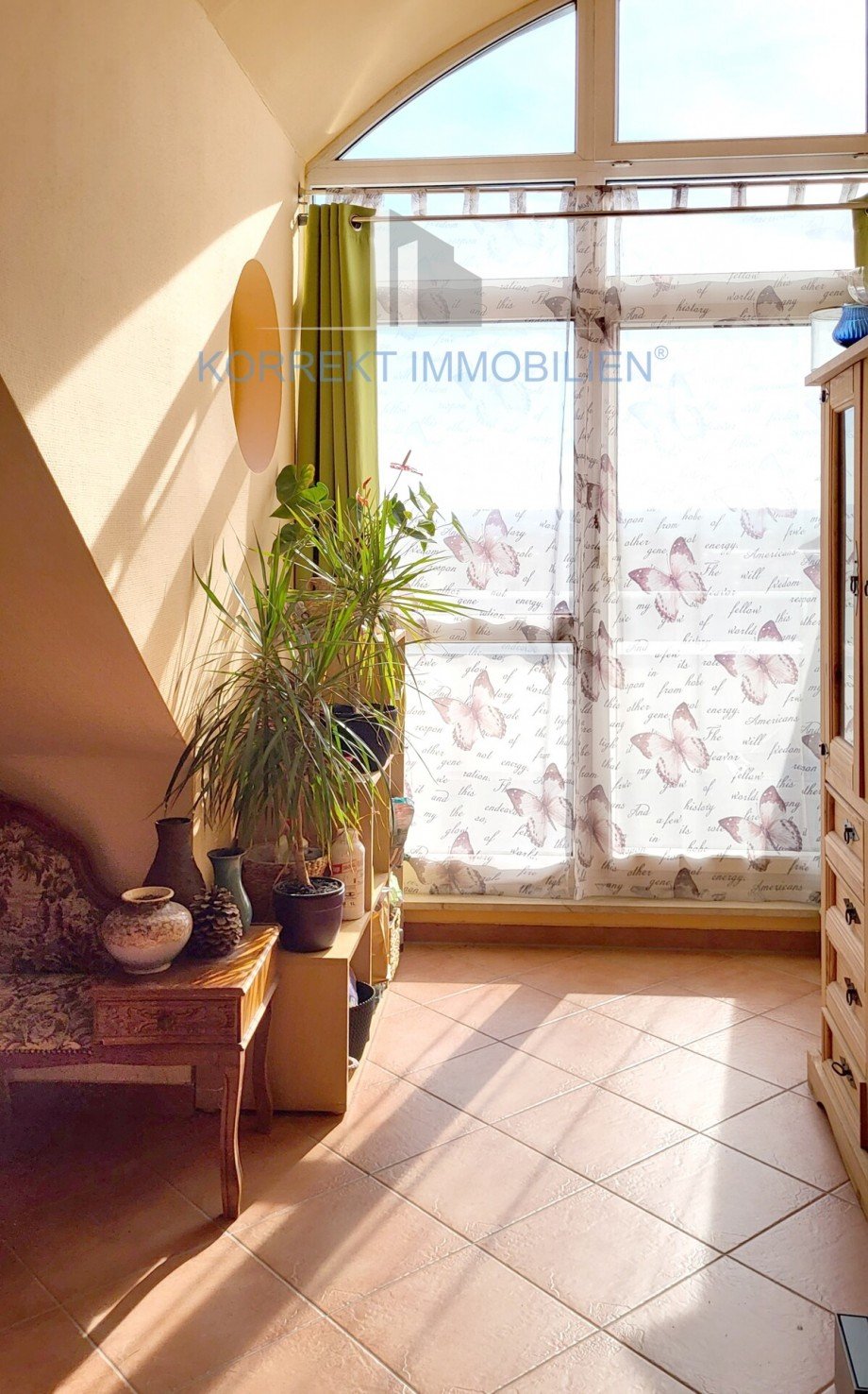 Wohnzimmer mit Balkon Dachgeschosswohnung Dresden