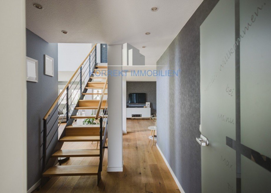 Treppe ins Obergeschoss Einfamilienhaus Radebeul