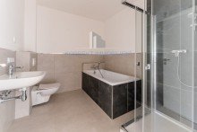 Badezimmer Erstbezug 2026: REH mit Garten & S�dwest-Terrasse | 5 Zimmer | A+  Effizienz| Toplage in Dresden-Zschertinitz (Unin�he) ** Kaufpreis: 5.442 EUR/qm **