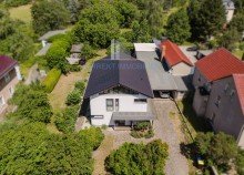 Hauseingangsbereich und Hof Exklusives Architektenhaus mit ausgebautem Wohnnebengeb�ude auf 4.341 m� Traumgrundst�ck in Radebeul | W�rmepumpe | 2 Kamine | Carport |moderne Ausstattung