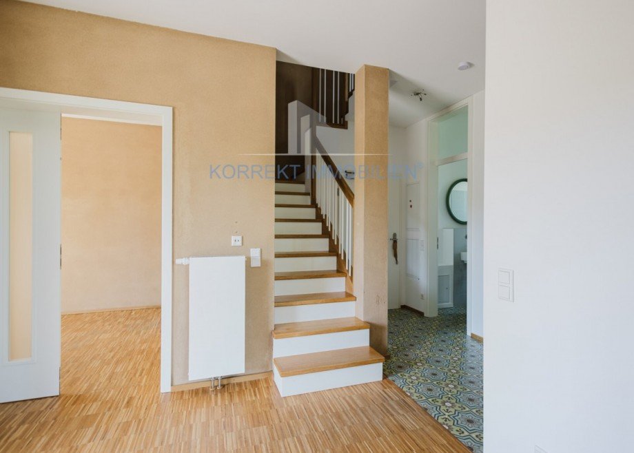 Flur mit Treppenaufgang Maisonettewohnung Dresden