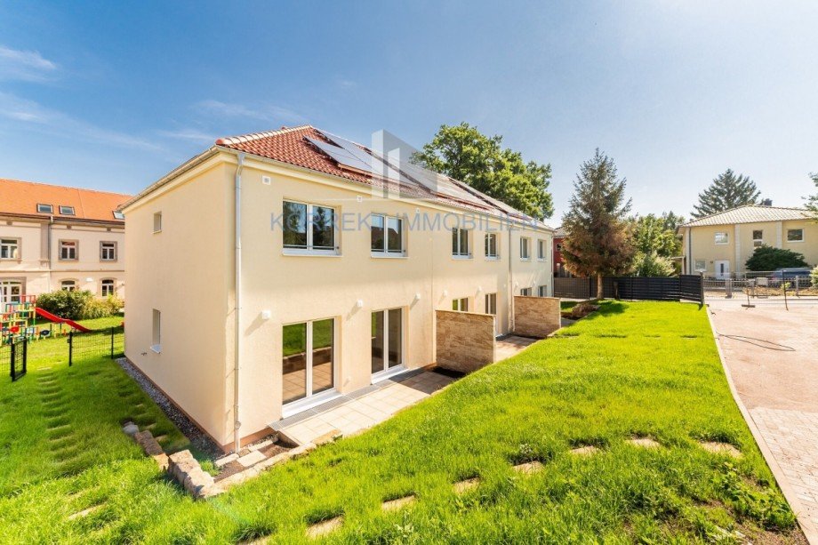 Terrassen mit G�rten sowie Zufahrtsbereich und Stellplatzfl�chen Wohnanlagen Dresden