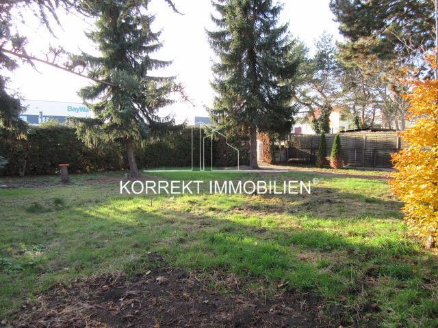 Blick zum Eingang (S�den) Wohngrundst�ck Gro�enhain