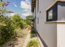 Zuwegung zum Garten Exklusives Architektenhaus mit ausgebautem Wohnnebengeb�ude auf 4.341 m� Traumgrundst�ck in Radebeul | W�rmepumpe | 2 Kamine | Carport |moderne Ausstattung