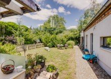 Anbau/ gro�es Mehrzweckgeb�ude mit Garage im Norden Exklusives Architektenhaus mit ausgebautem Wohnnebengeb�ude auf 4.341 m� Traumgrundst�ck in Radebeul | W�rmepumpe | 2 Kamine | Carport |moderne Ausstattung