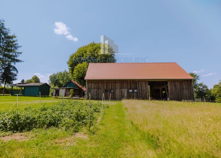 Blick auf das Scheunengeb�ude Bauernhaus Struppen