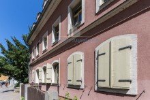 Frontansicht Denkmalgesch�tztes Renditeobjekt - Charmantes Stadthaus mit 6 Wohneinheiten, voll vermietet in Mei�en/ Altstadt. Unterhalb der Albrechtsburg