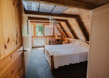 FeWO 3 im Dachgeschoss  Schlafzimmer 1 �kologisch sanierter Dreiseitenhof in Alleinlage | 11.592 m� Grundst�ck | Ferienwohnungen | Nationalpark S�chsische Schweiz in Struppen, bei Pirna - unweit der LH Dresden. Wohnen, wo andere Urlaub machen.