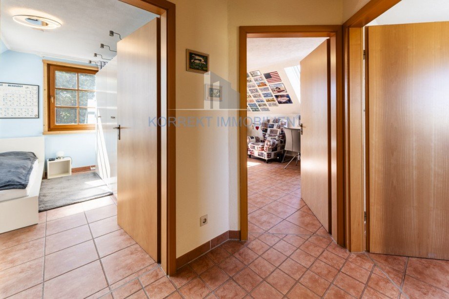 Flur im Dachgeschoss Einfamilienhaus Halsbr�cke