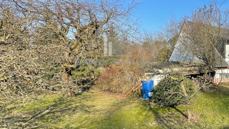 Garten mit R�ckseite Garage Grenzbebauung Einfamilienhaus Gro�kmehlen