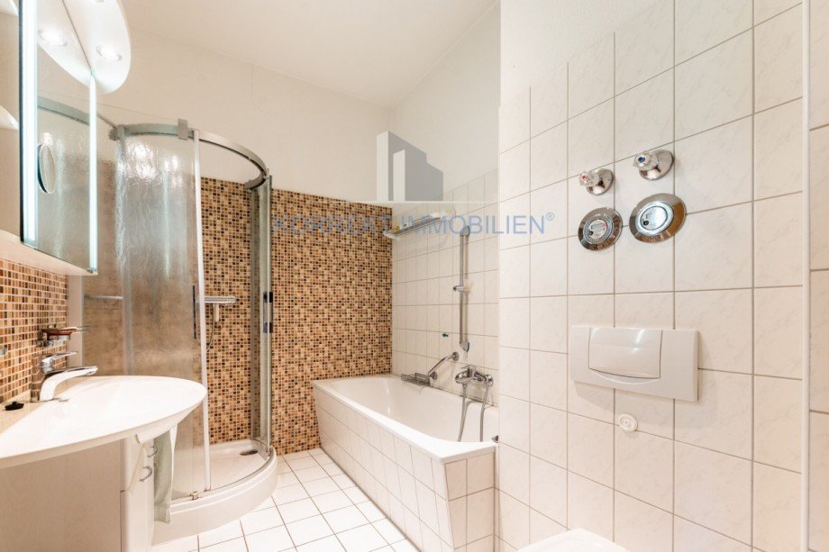 Bad mit Wanne und Dusche (2) Terrassenwohnung Dresden
