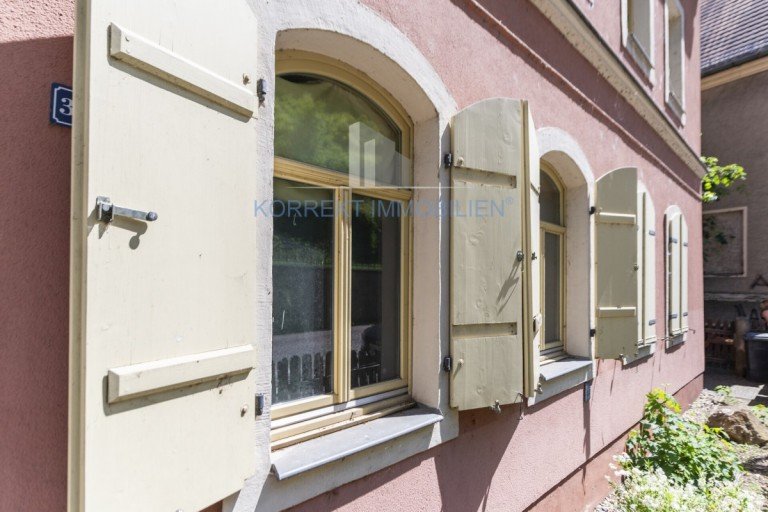 Detailansicht Mei�en Mehrfamilienhaus Denkmalgesch�tztes Renditeobjekt - Charmantes Stadthaus mit 6 Wohneinheiten, voll vermietet in Mei�en/ Altstadt. Unterhalb der Albrechtsburg