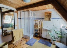 FeWo 3 im Dachgeschoss Bad �kologisch sanierter Dreiseitenhof in Alleinlage | 11.592 m� Grundst�ck | Ferienwohnungen | Nationalpark S�chsische Schweiz in Struppen, bei Pirna - unweit der LH Dresden. Wohnen, wo andere Urlaub machen.