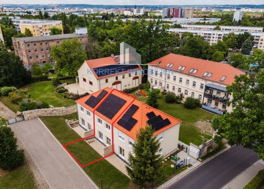 Terrassen- und Gartenseite der Reihenhausanlage Haus B Reihenmittelhaus Dresden