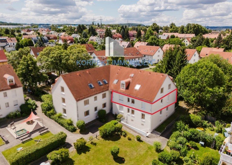 Luftbildaufnahme Dresden Etagenwohnung Familienfreundliche Eigentumswohnung mit Balkon in gepflegtem Wohnquartier: 3 Zimmer | Westbalkon | TG-Stellplatz. Zum Eigennutz oder als Kapitalanlage!
