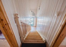 Holztreppe vom Dachgeschoss �kologisch sanierter Dreiseitenhof in Alleinlage | 11.592 m� Grundst�ck | Ferienwohnungen | Nationalpark S�chsische Schweiz in Struppen, bei Pirna - unweit der LH Dresden. Wohnen, wo andere Urlaub machen.