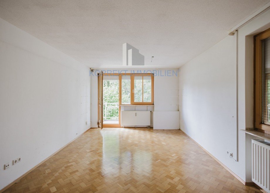 Wohnzimmer mit Balkon Etagenwohnung Dresden