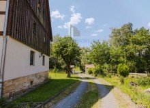 Seitenansicht �kologisch sanierter Dreiseitenhof in Alleinlage | 11.592 m� Grundst�ck | Ferienwohnungen | Nationalpark S�chsische Schweiz in Struppen, bei Pirna - unweit der LH Dresden. Wohnen, wo andere Urlaub machen.